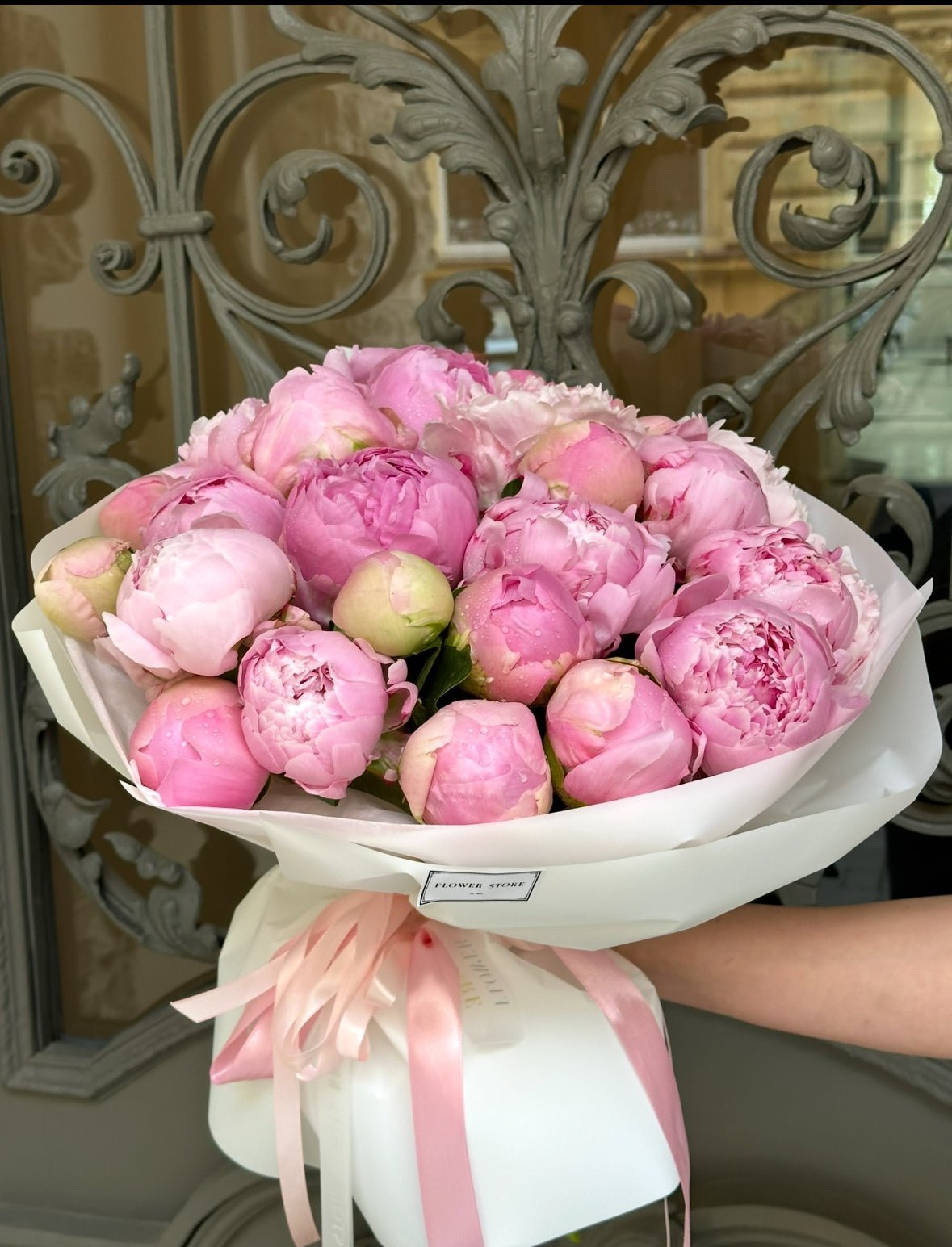 Bukiet piwonii Dotyk Luksusu - kwiaty Flower Store Warszawa