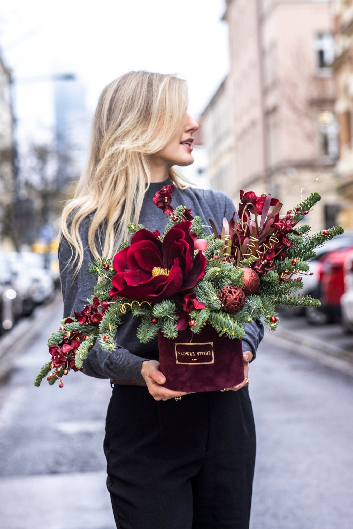 Burgundowe Ukojenie Wieczoru – Stroik świąteczny - kwiaty Flower Store Warszawa