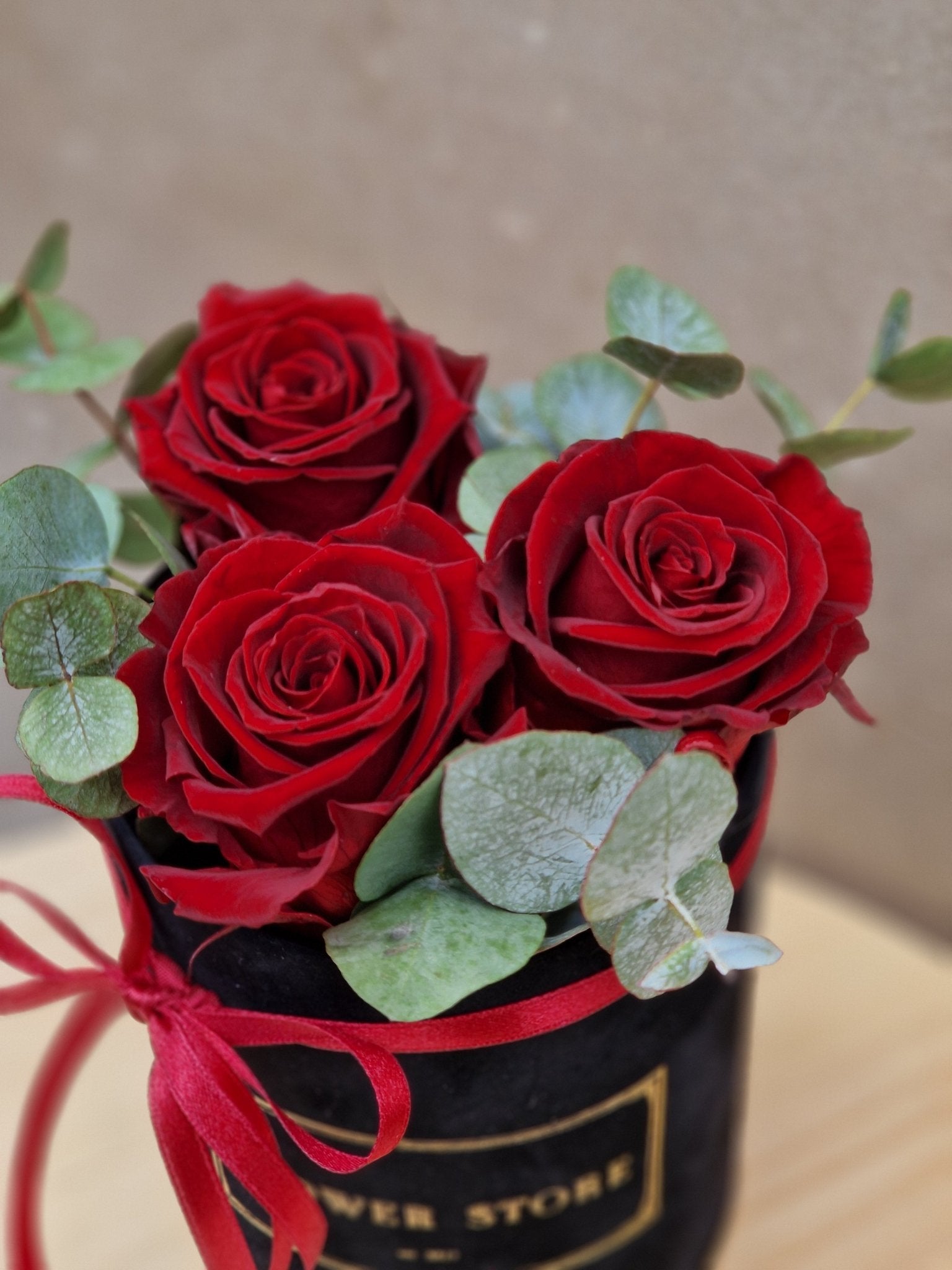 Flowerbox Wieczne róże z eukaliptusem - kwiaty Flower Store Warszawa