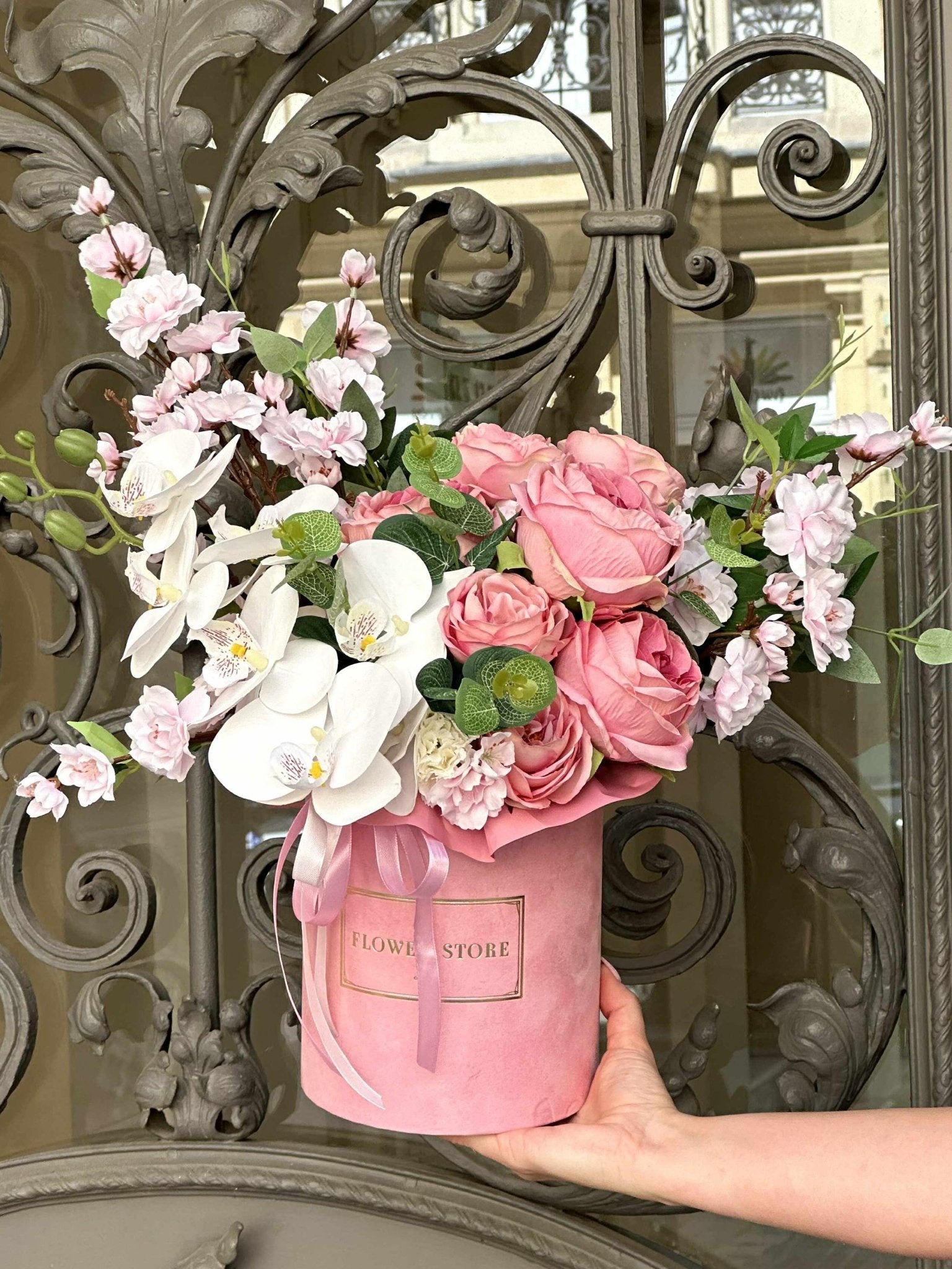 Flowerbox ze sztucznymi Różami, Storczykami i kwiatami Wiśni - kwiaty Flower Store Warszawa