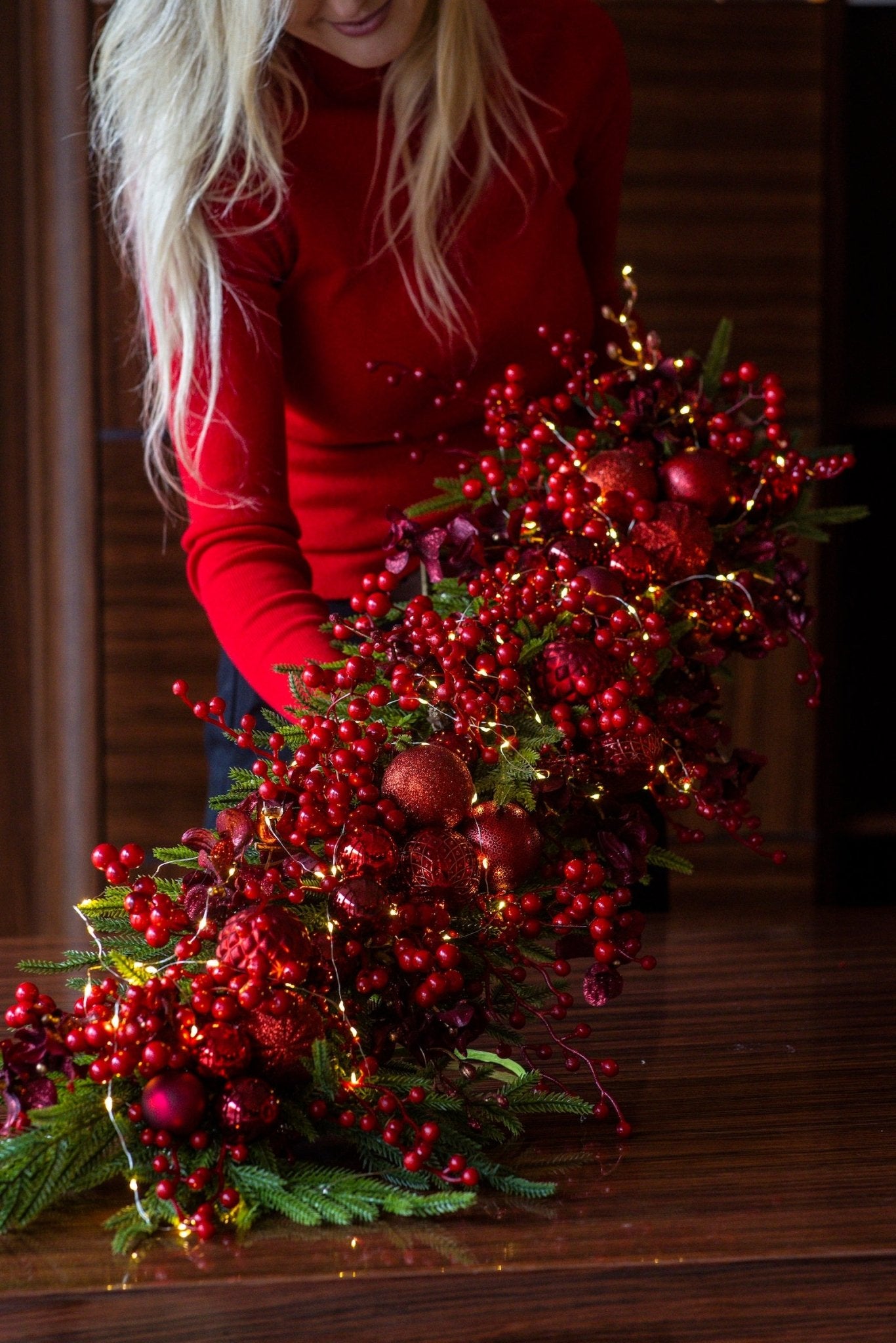 Girlanda Otulona Czerwienią - Premium - kwiaty Flower Store Warszawa