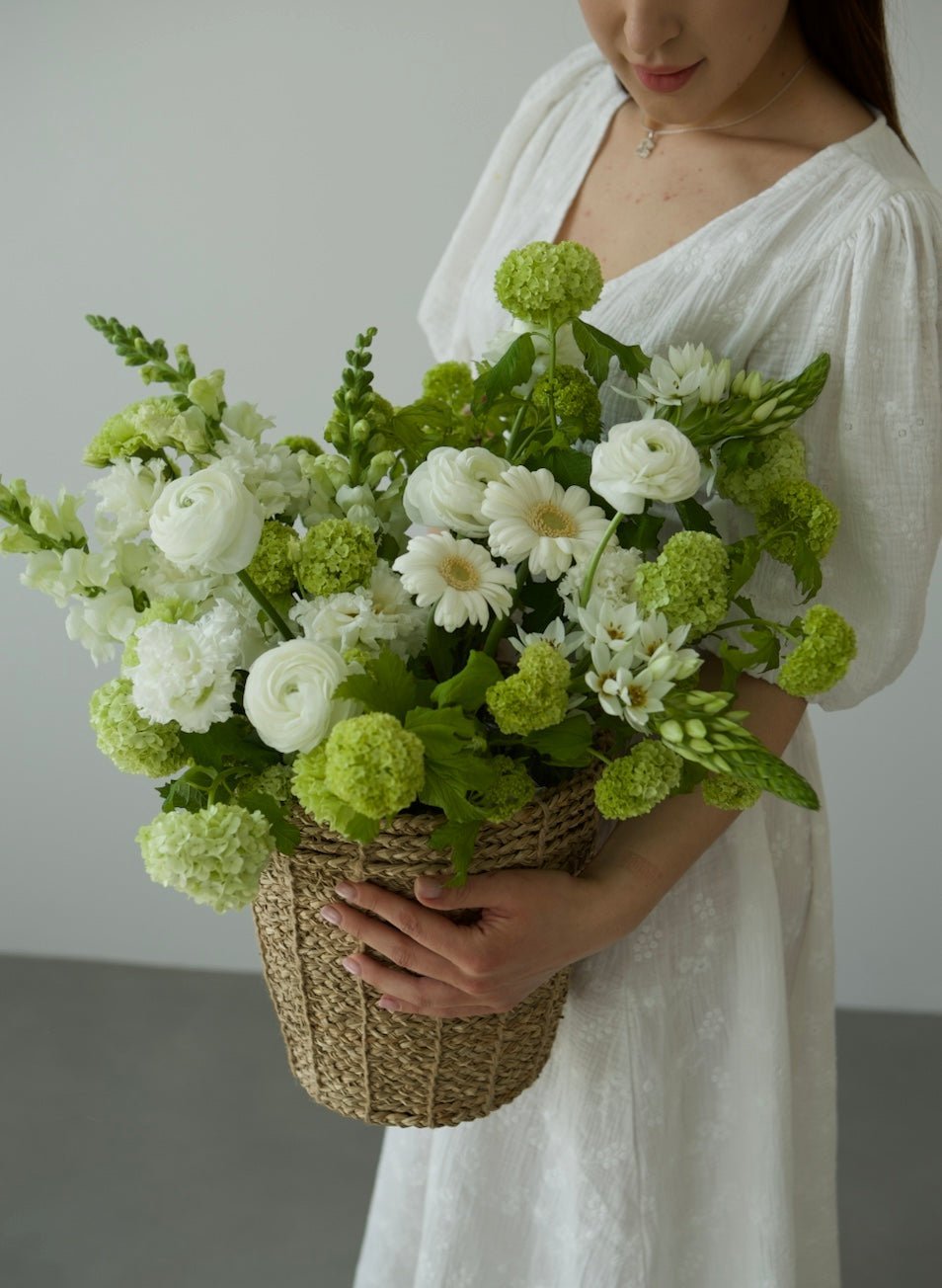 Kosz kwiatów Słodka Narracja - kwiaty Flower Store Warszawa