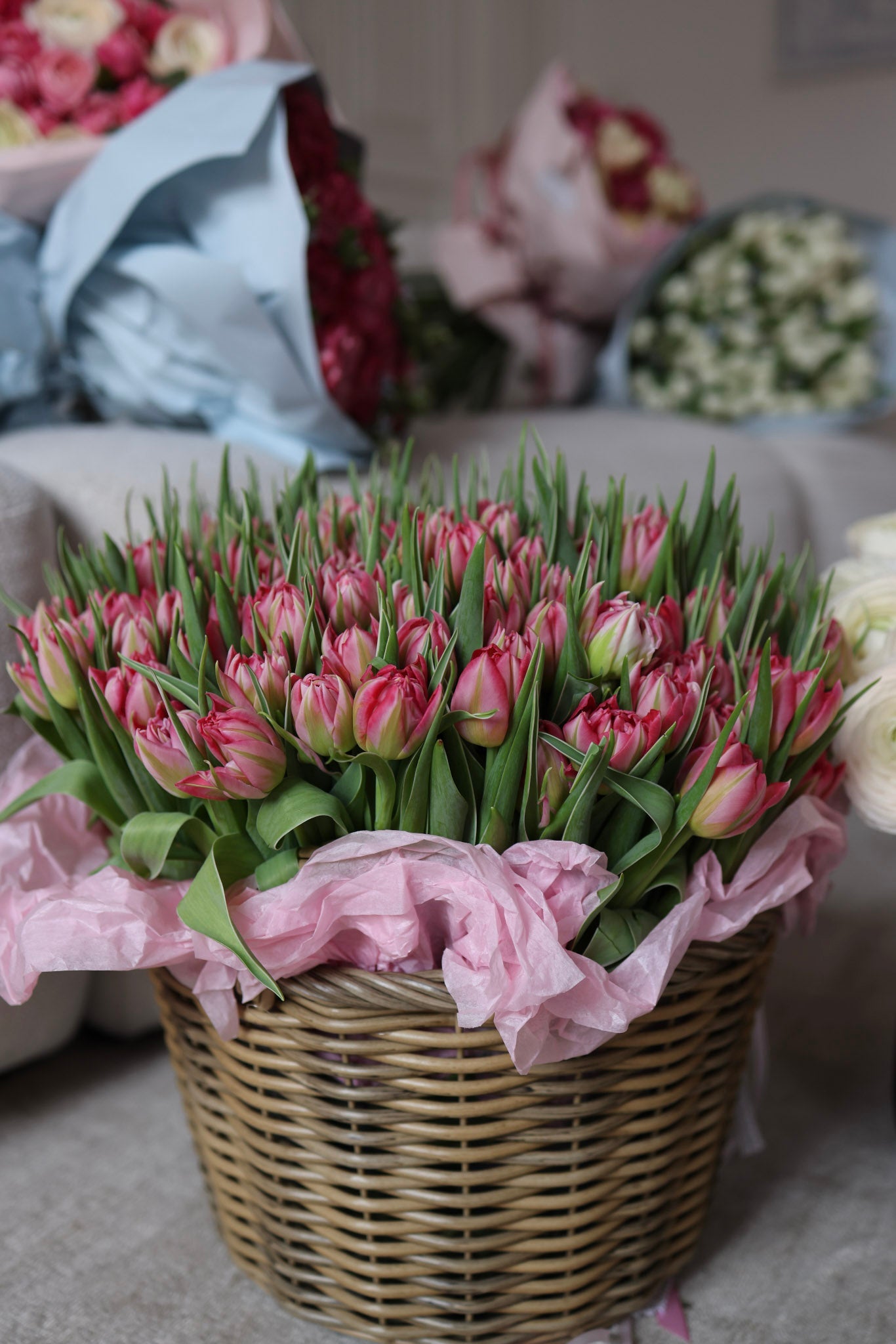 Kosz Różowych Tulipanów "Różowa Wiosna" - kwiaty Flower Store Warszawa