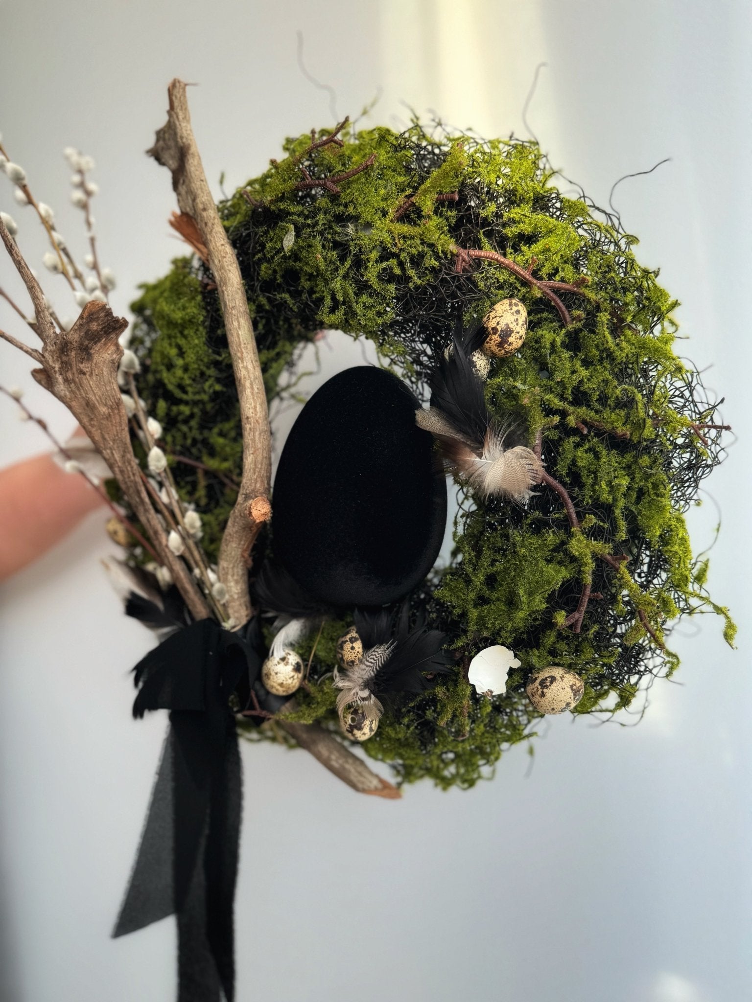 Wianek Wielkanocny Trwała Elegancja z Zamszowym Jajem - kwiaty Flower Store Warszawa