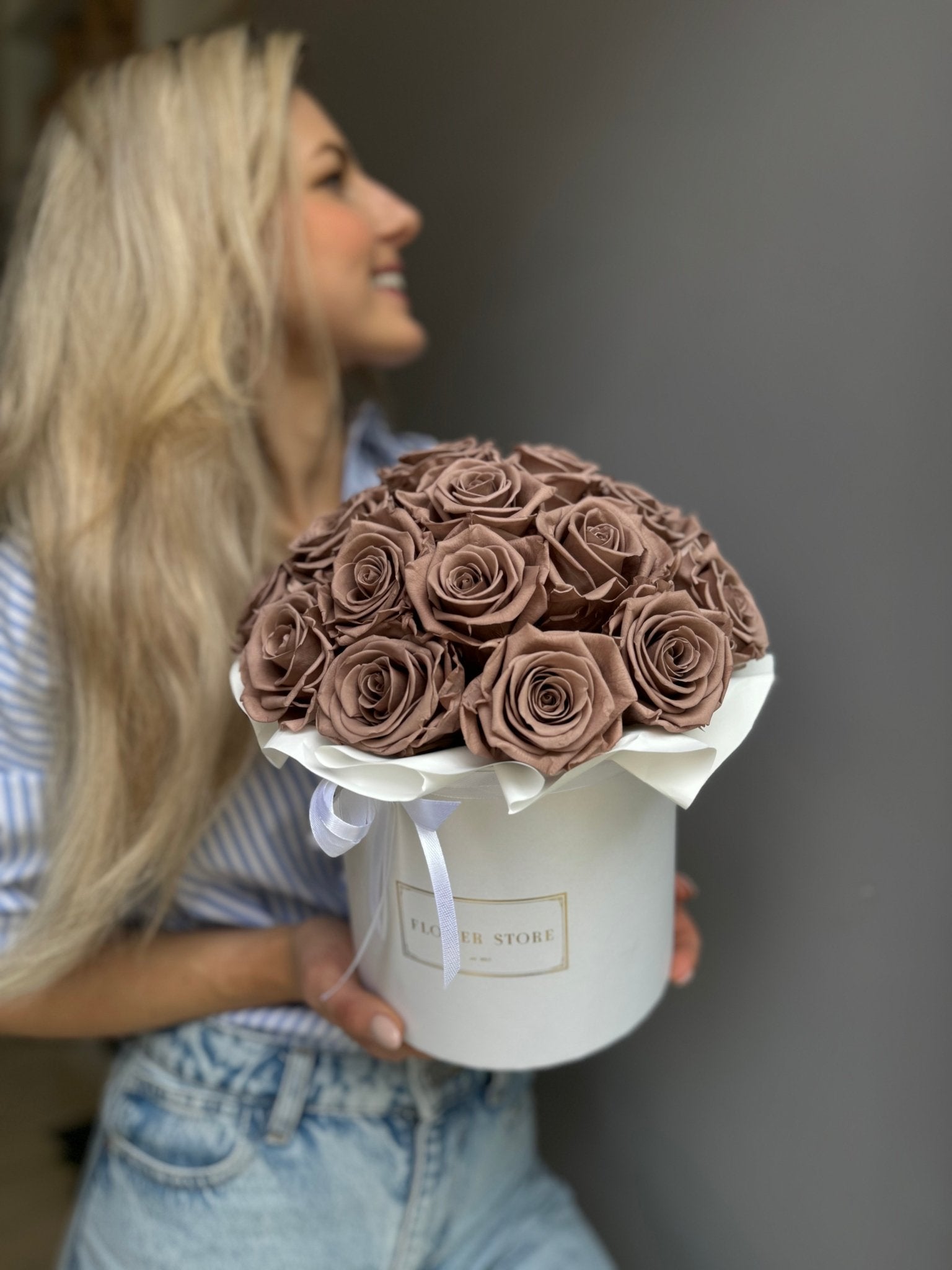 Wieczne róże Midnight Toffie - biały flowerbox - kwiaty Flower Store Warszawa