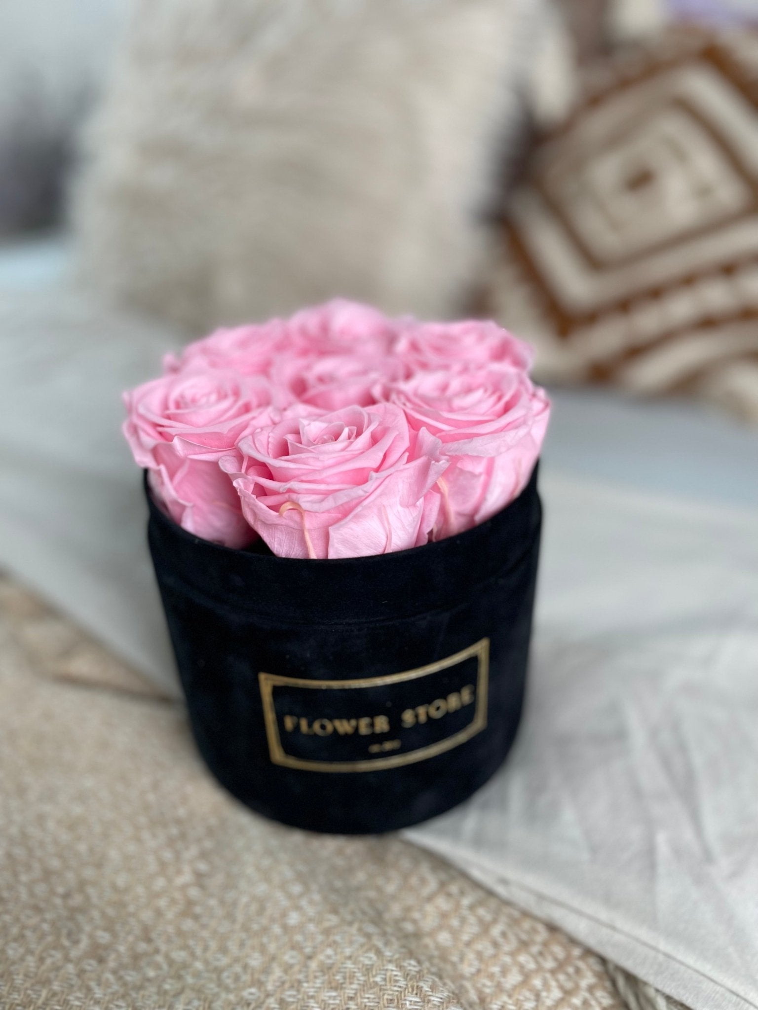 Wieczne róże - średni flokowany czarny flowerbox - kwiaty Flower Store Warszawa