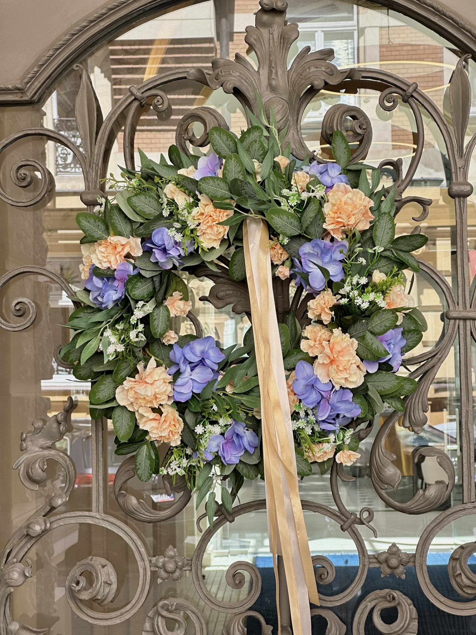 Wiosenny wianek na drzwi - kwiaty sztuczne - kwiaty Flower Store Warszawa