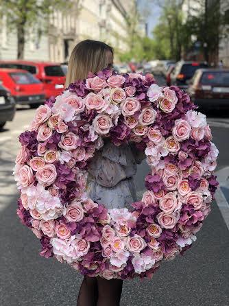 Grande exclusive wreath of live flowers