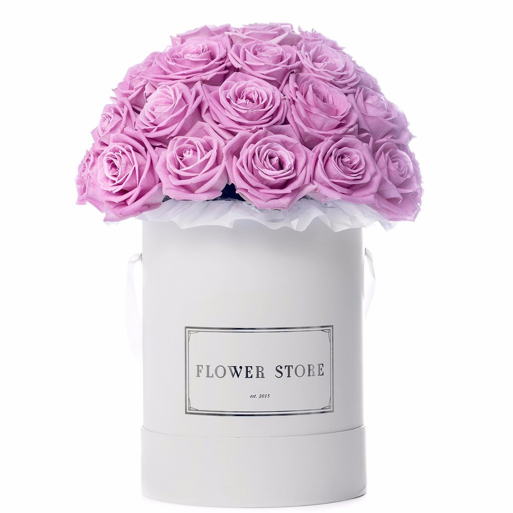 Duże białe pudełko z różowymi wiecznymi różami