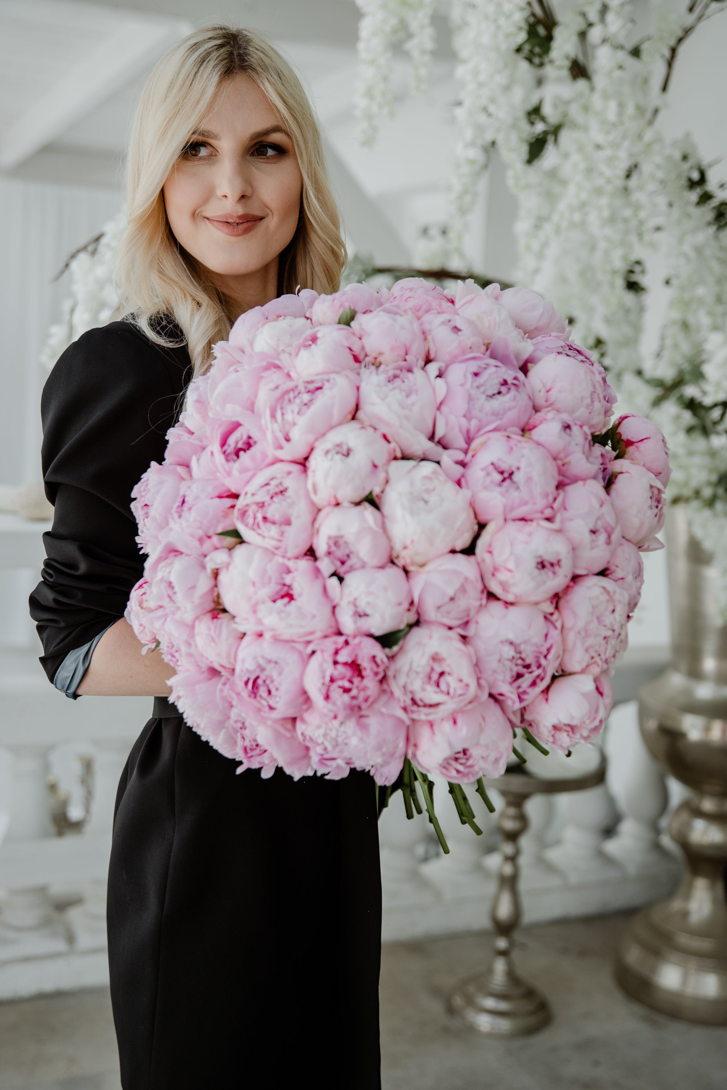 Букет пионов - розовые живые цветы с доставкой