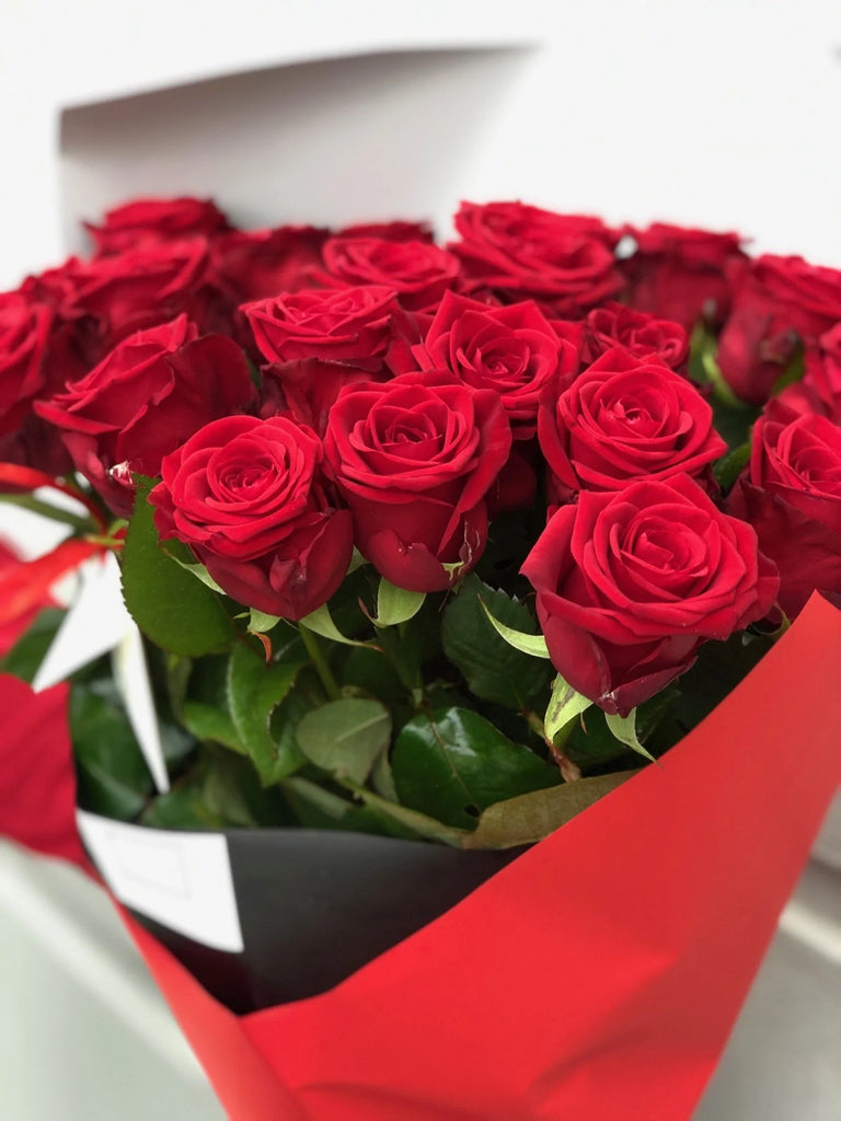 Bouquet of red roses - live flowers