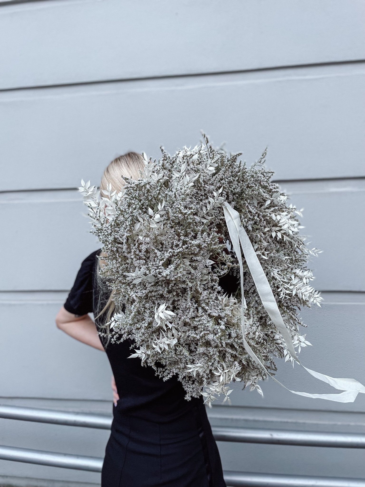 Biała jesień - Wianek na drzwi - kwiaty Flower Store Warszawa