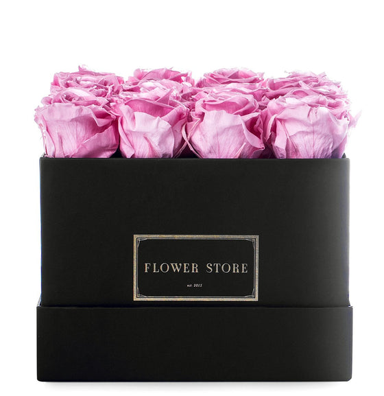 Kwadratowy czarny box z różowymi różami - kwiaty żywe