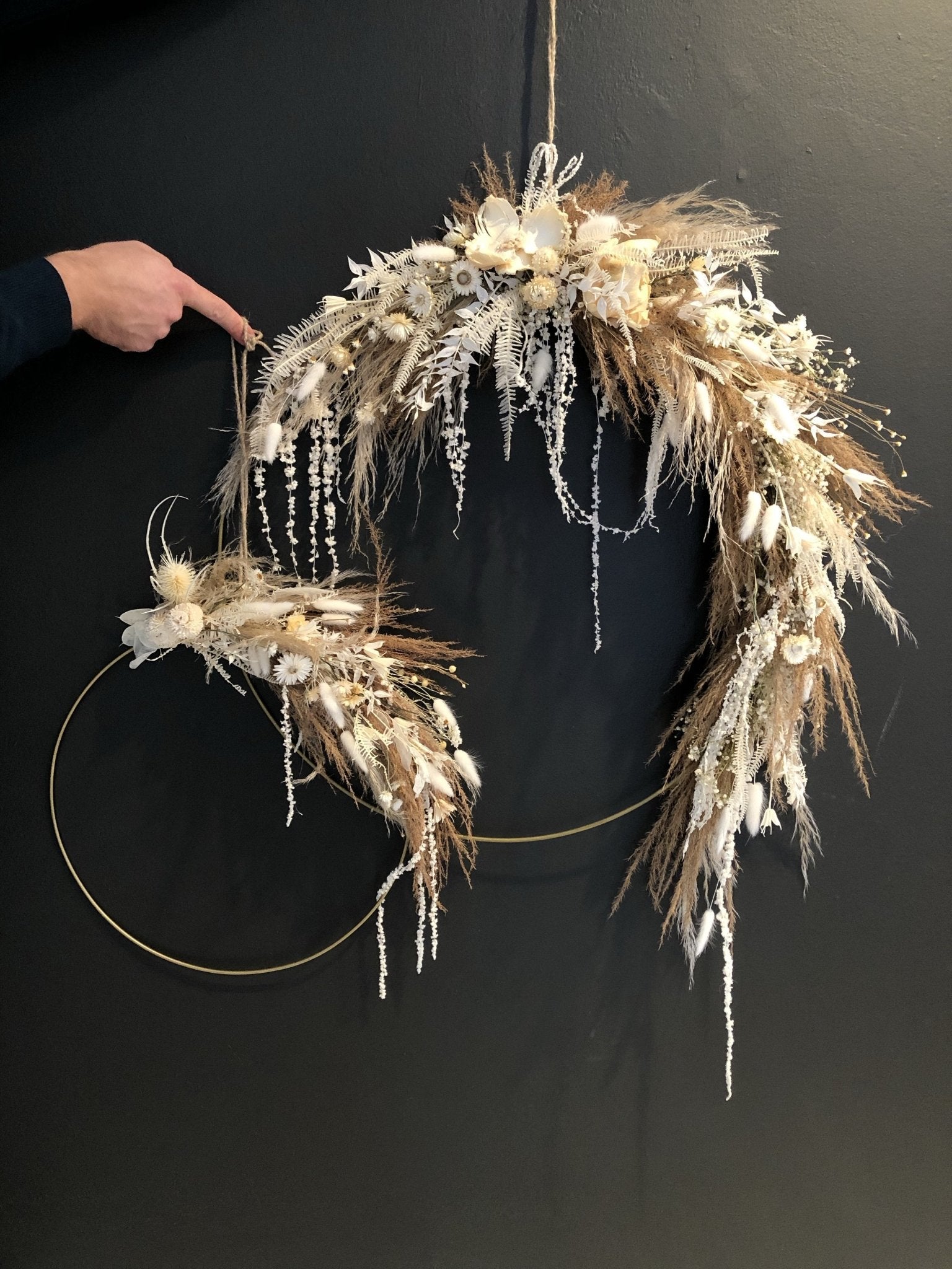 Dekoracja na złotym kole - „limma” - mała - kwiaty Flower Store Warszawa