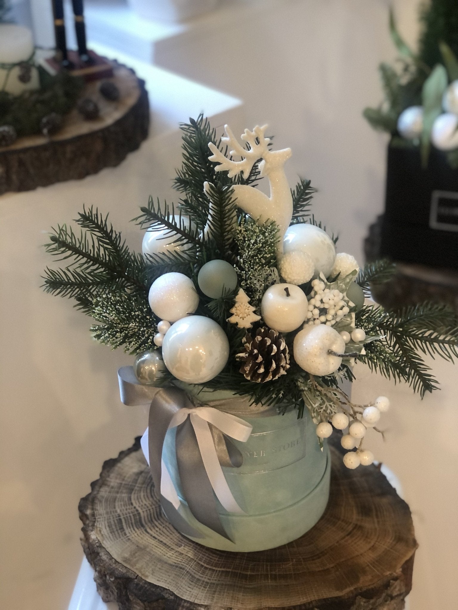 Flokowany miętowy świąteczny flowerbox - kwiaty Flower Store Warszawa