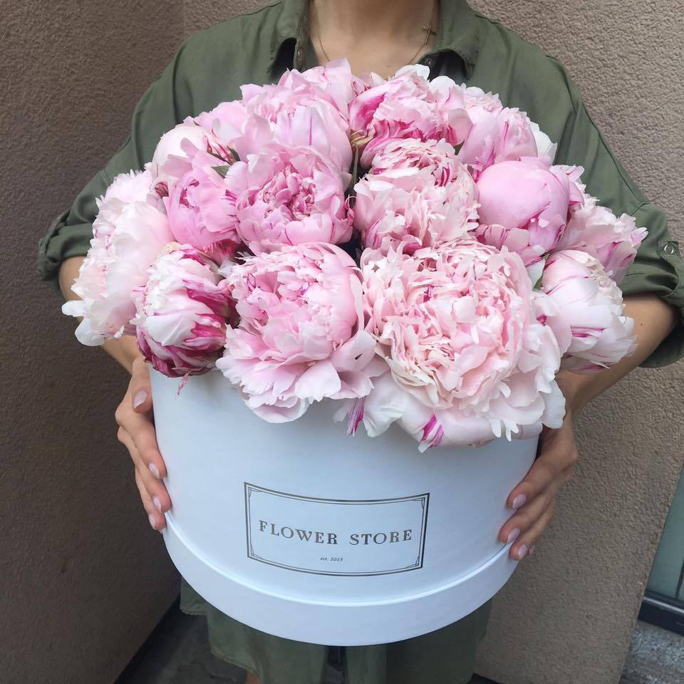 Grande box z peoniami - kwiaty żywe - kwiaty Flower Store Warszawa