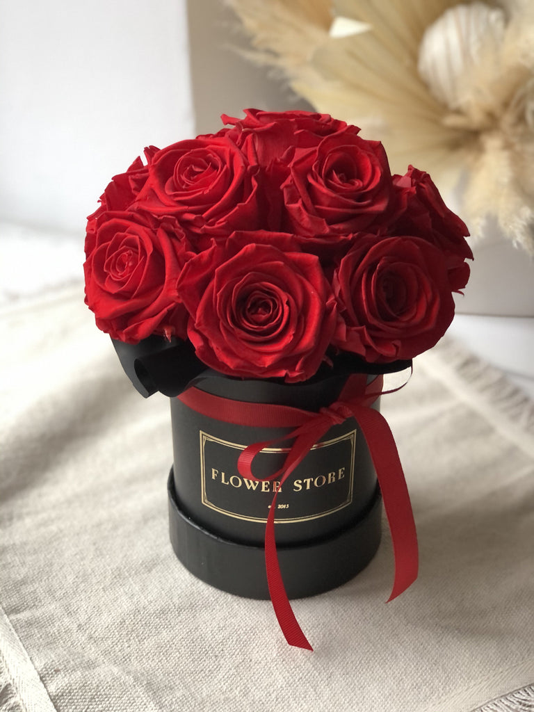 Small black with red roses - live flowers