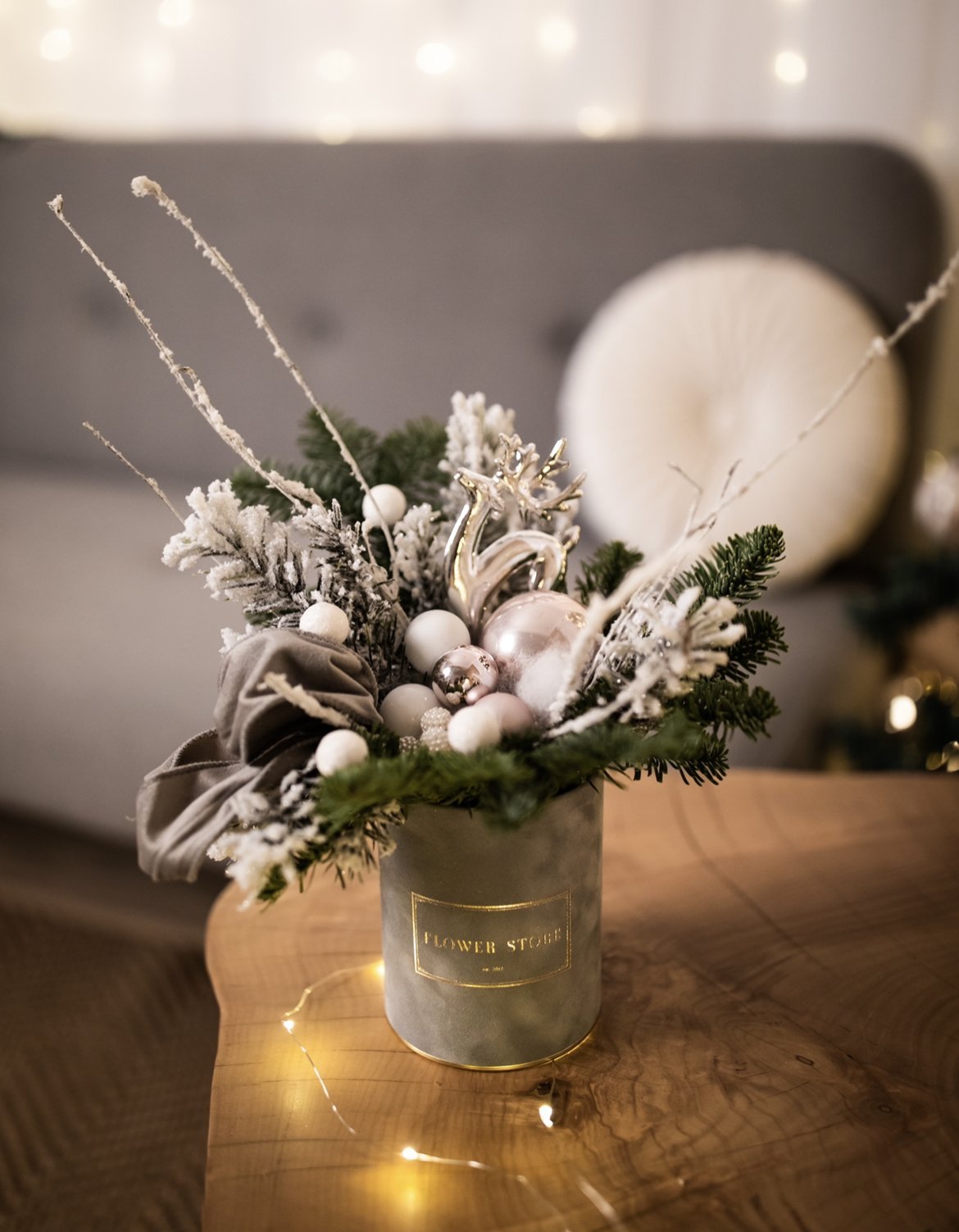 Małe naturalne szare świąteczne pudełko - kwiaty Flower Store Warszawa