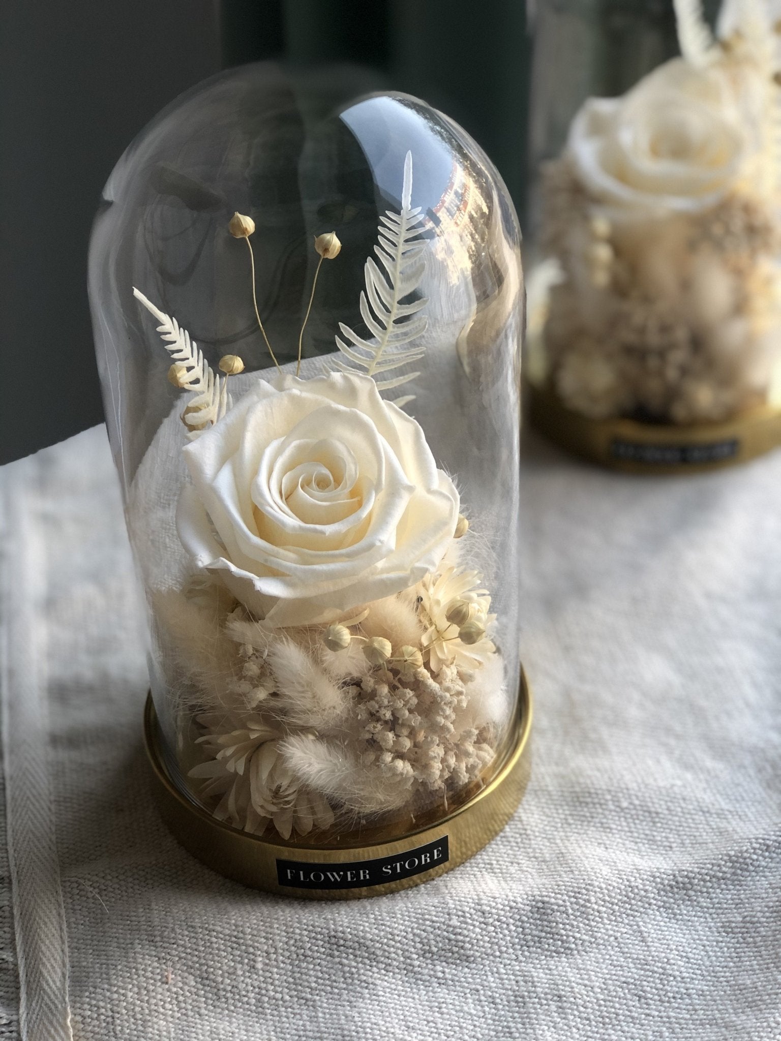 „Na szczęście” kompozycja z wieczną różą w szkle - kwiaty Flower Store Warszawa