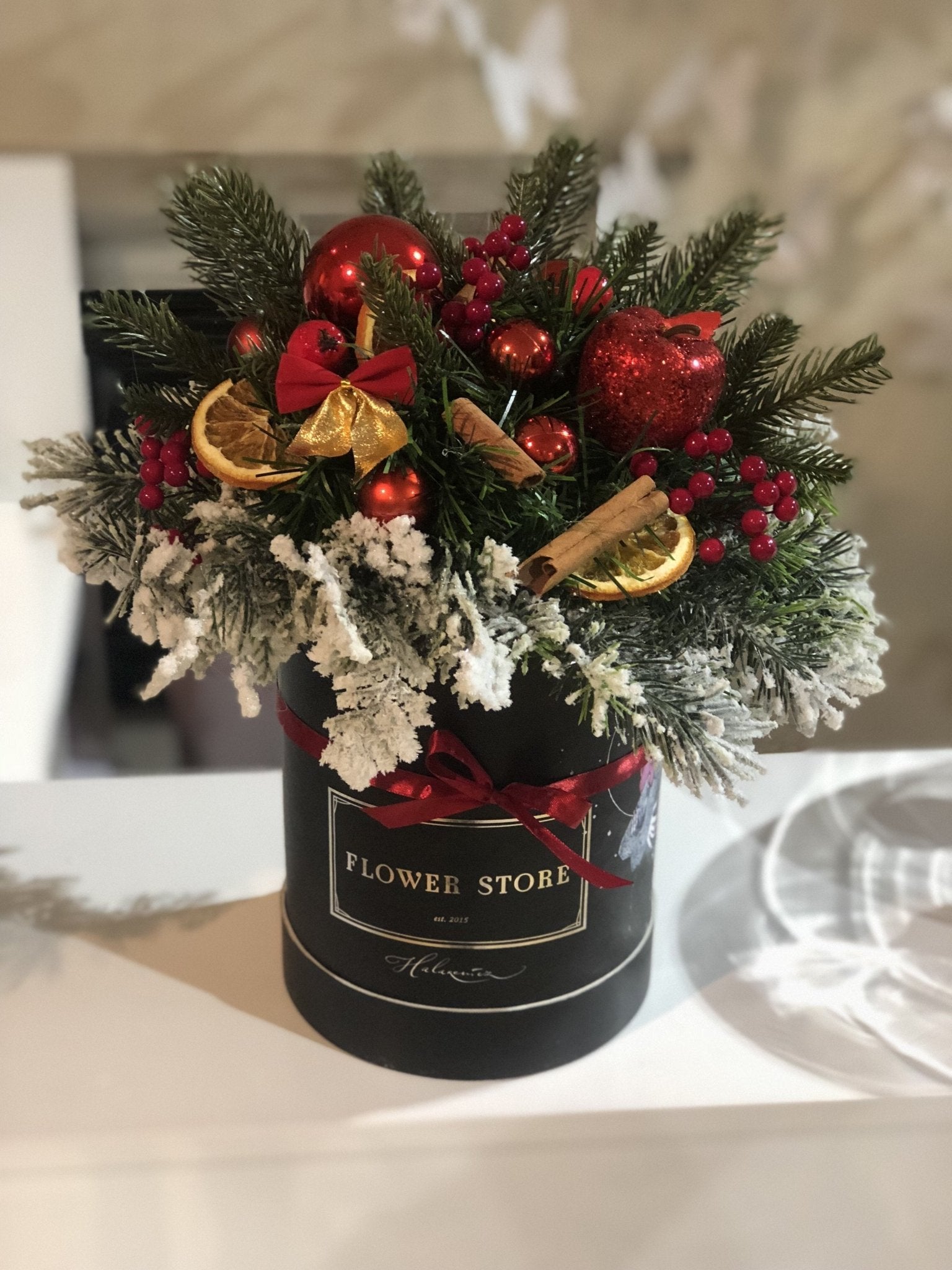 świąteczny box w czarnym pudełku - kwiaty Flower Store Warszawa