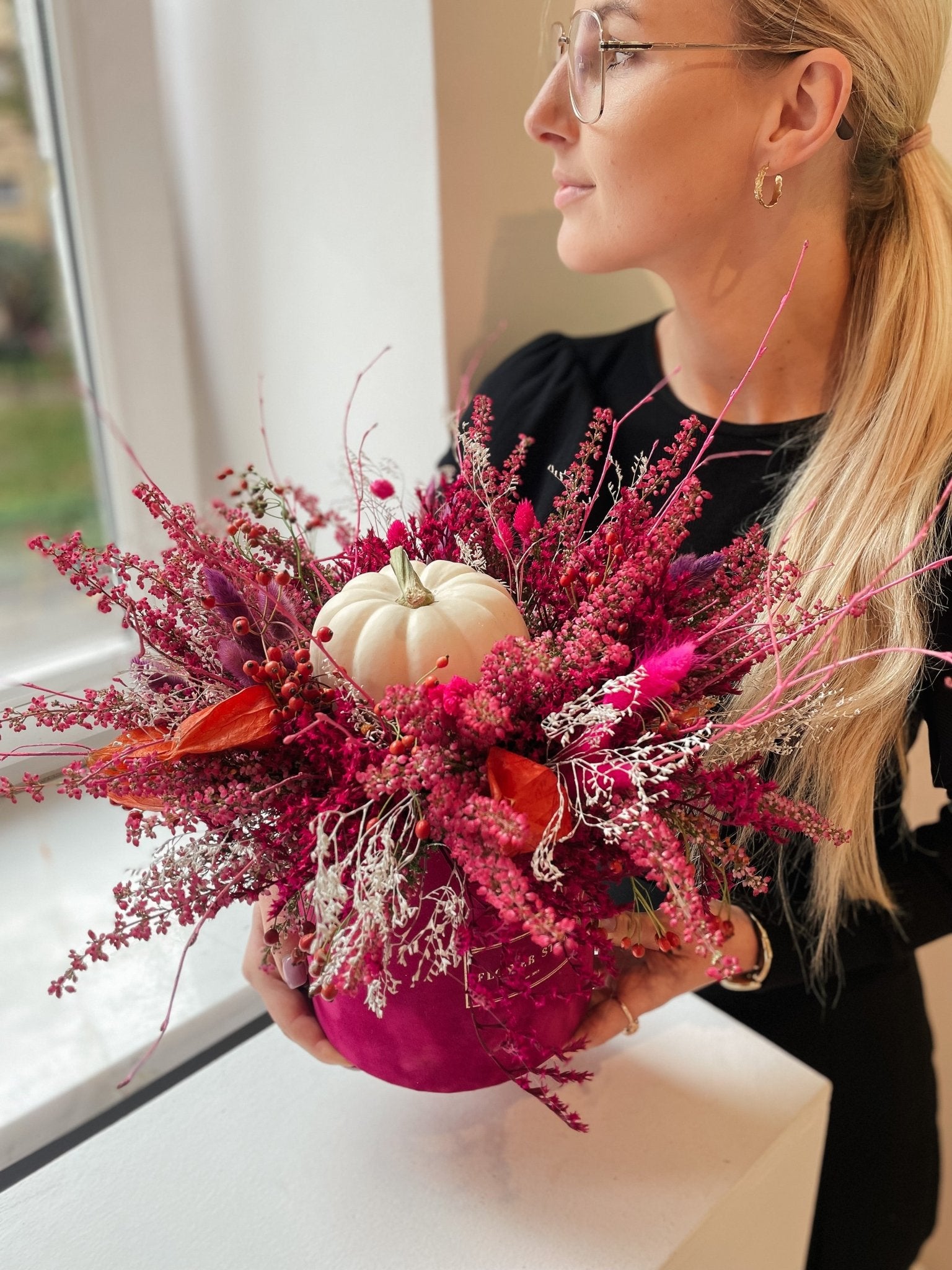 Szalony jesienny flokowany flowerbox z kompozycja - kwiaty Flower Store Warszawa