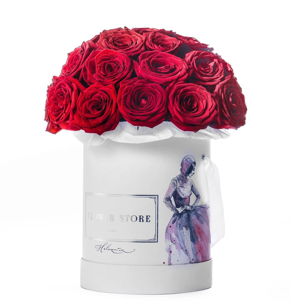 White Hood Lady z czerwonymi różami - kwiaty żywe