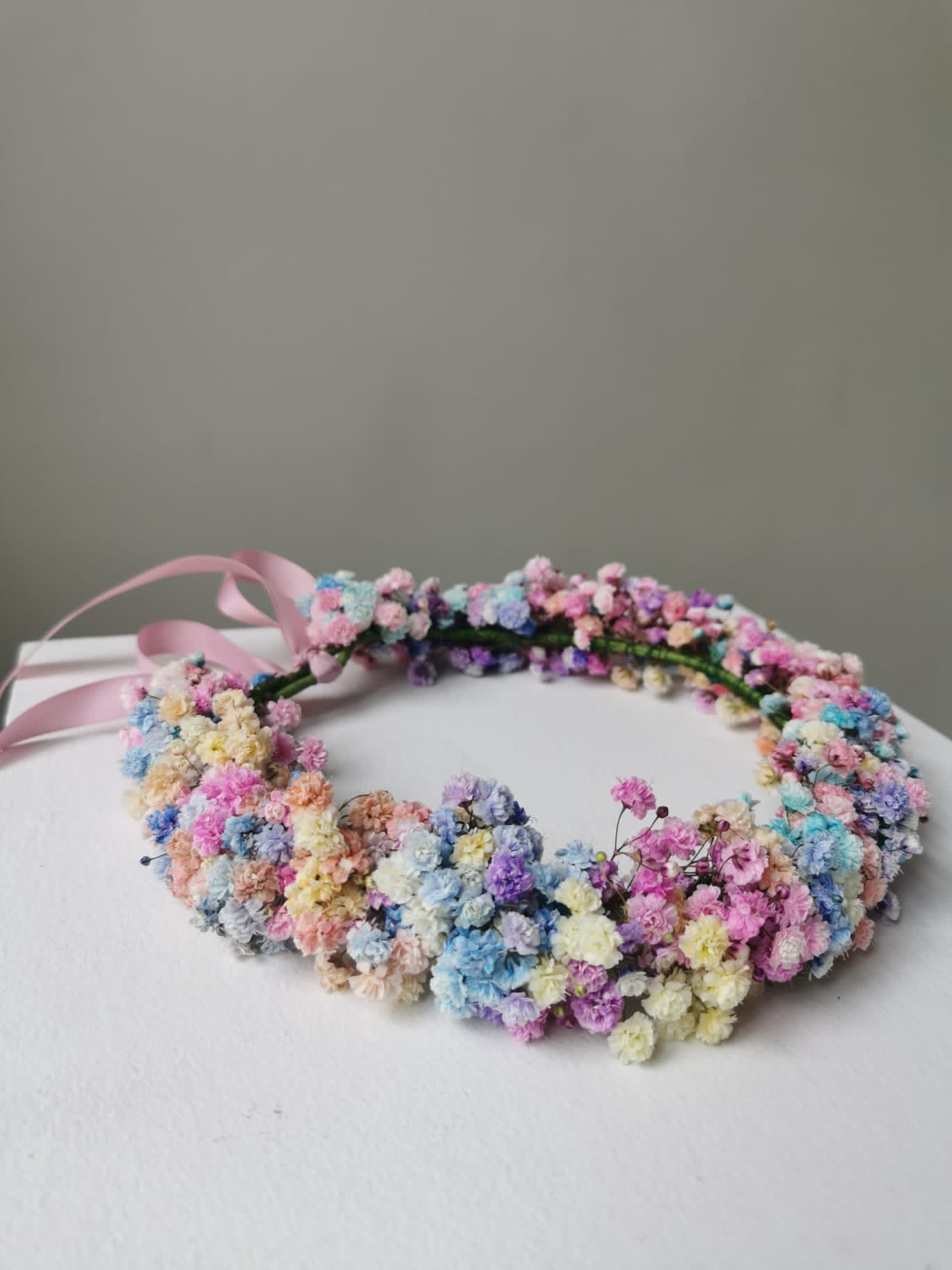 Wianek na głowę Kolorowa gipsówka - kwiaty żywe - kwiaty Flower Store Warszawa