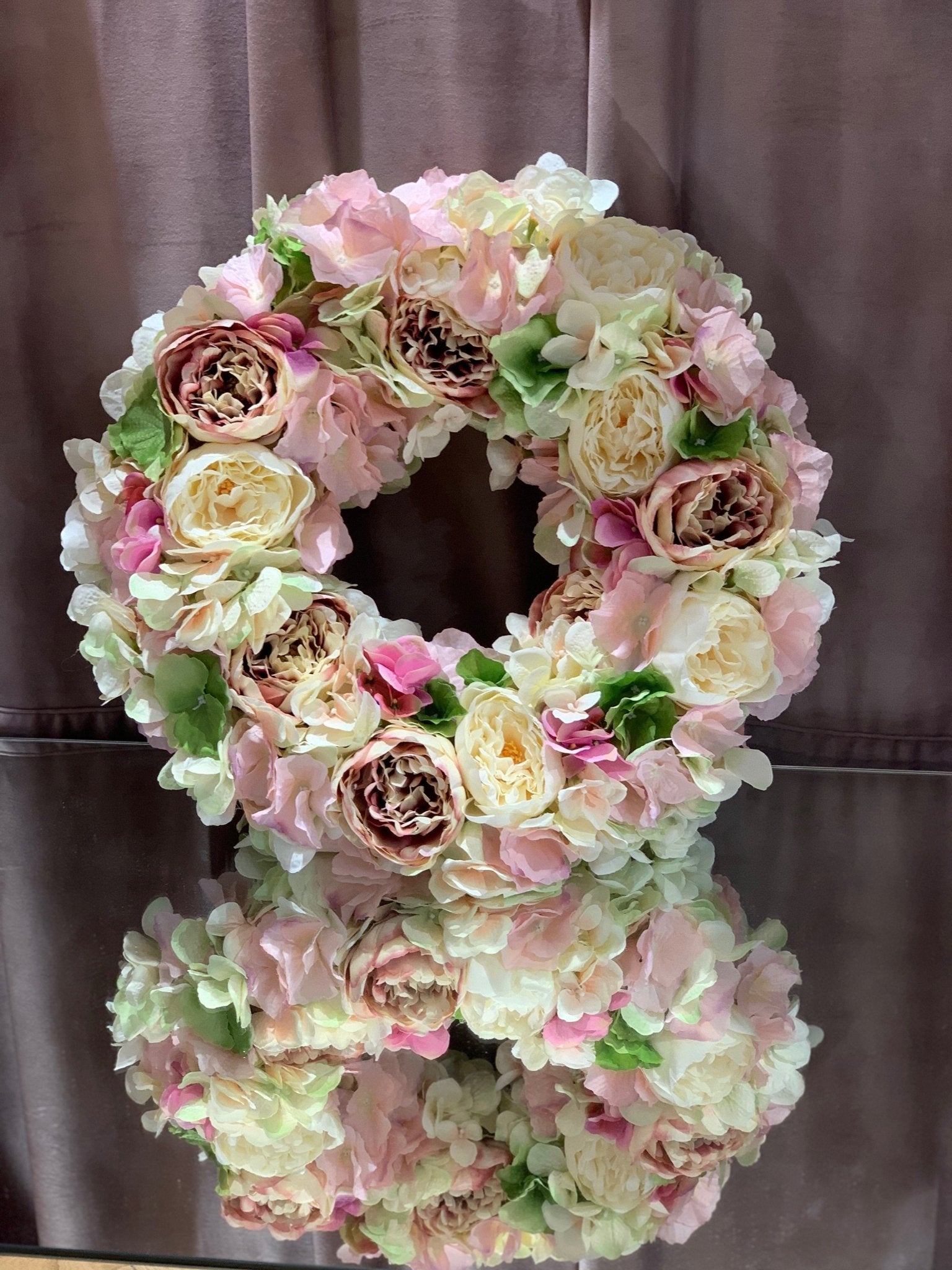 Wieniec na drzwi - różowo kremowa kompozycja - kwiaty sztuczne - kwiaty Flower Store Warszawa